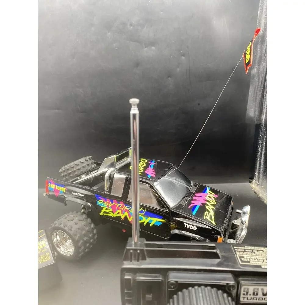 Vtg 90’s TYCO RC 9.6V Turbo Baja Bandit Truck / battery & 2 Chargers . Works !